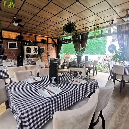 Pirocanac Hotel Style Rooms & Restaurant Pirot Buitenkant foto