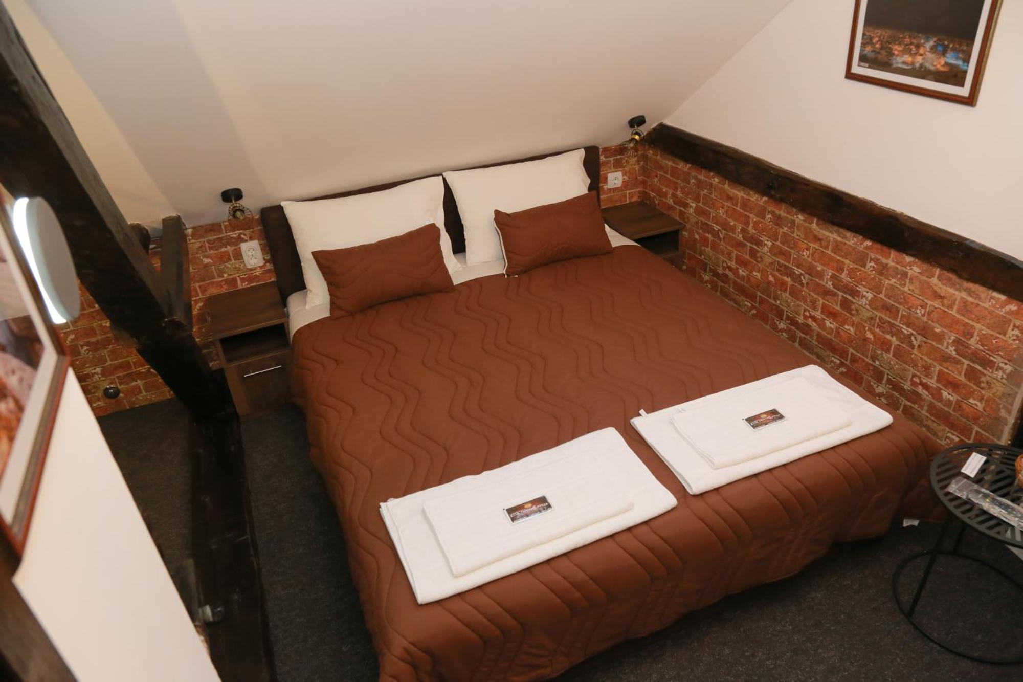 Pirocanac Rooms & Restaurant "Breakfast-Lunch-Dinner" Pirot Kamer foto