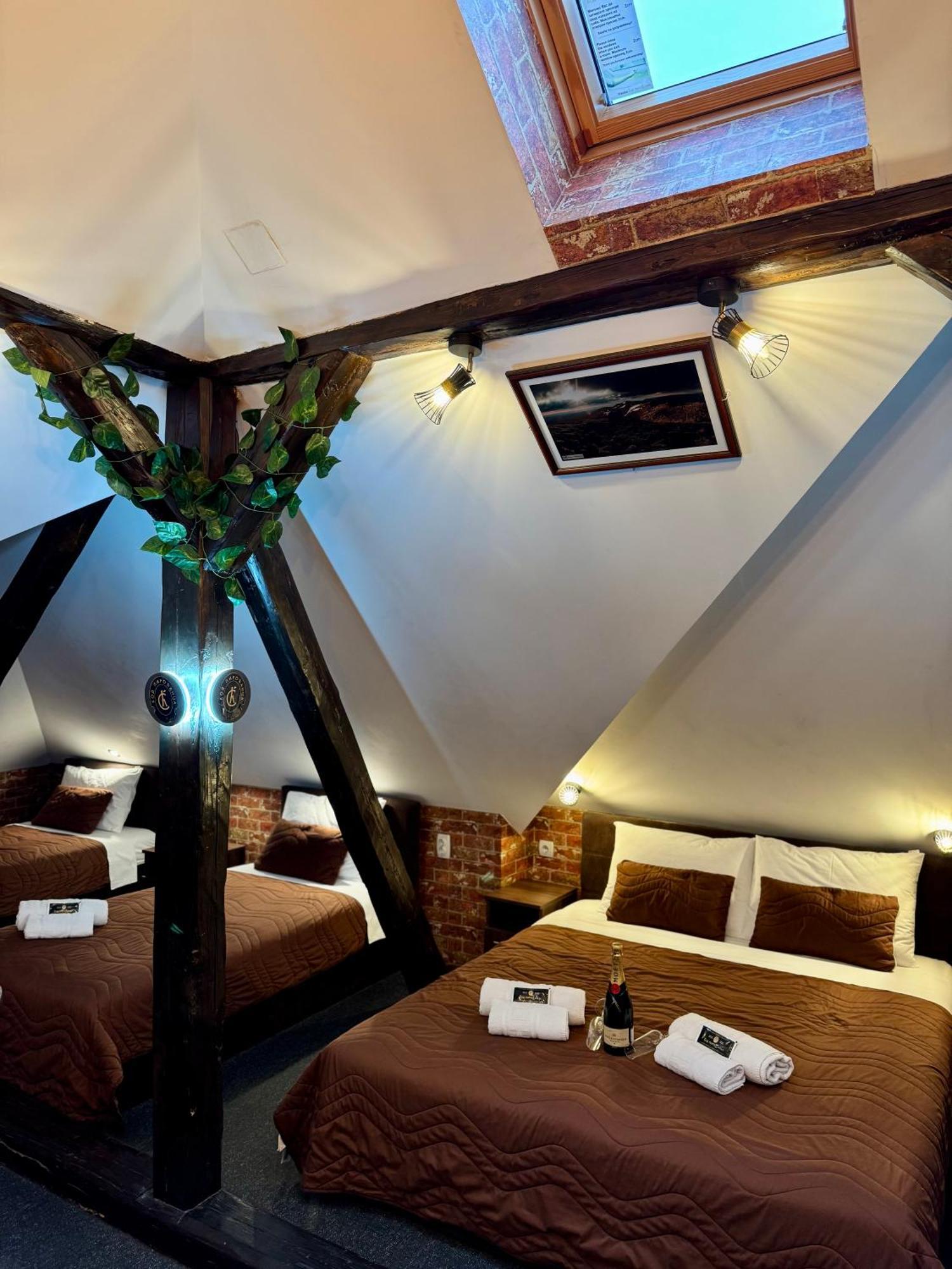 Pirocanac Rooms & Restaurant "Breakfast-Lunch-Dinner" Pirot Buitenkant foto