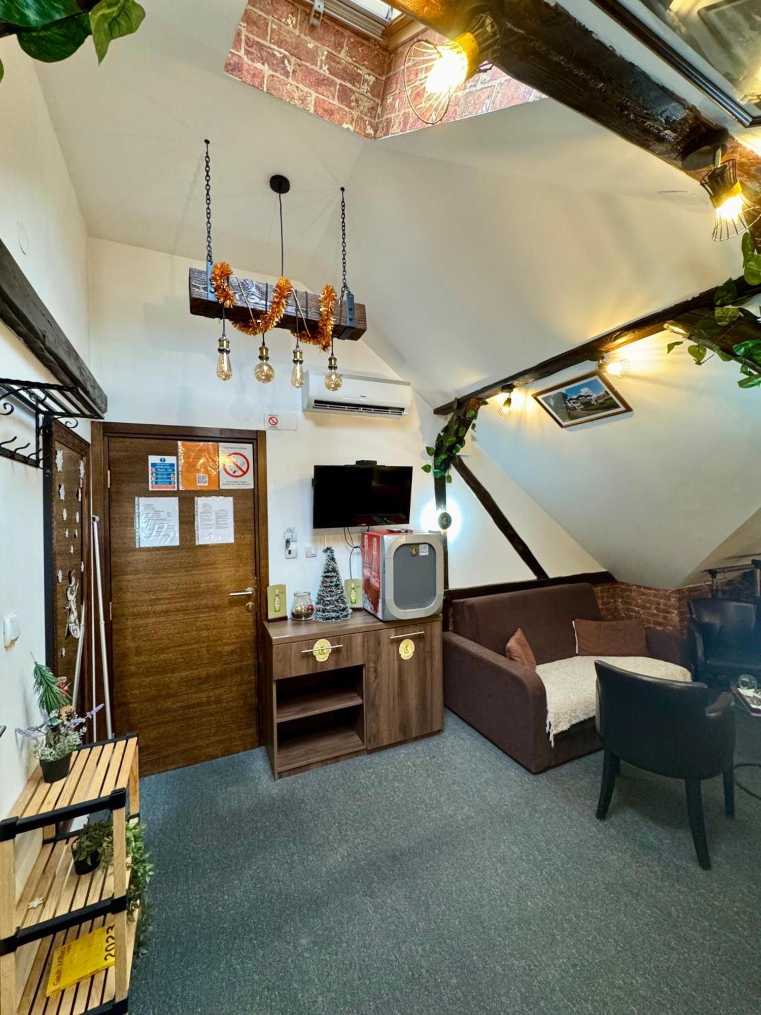 Pirocanac Rooms & Restaurant "Breakfast-Lunch-Dinner" Pirot Buitenkant foto