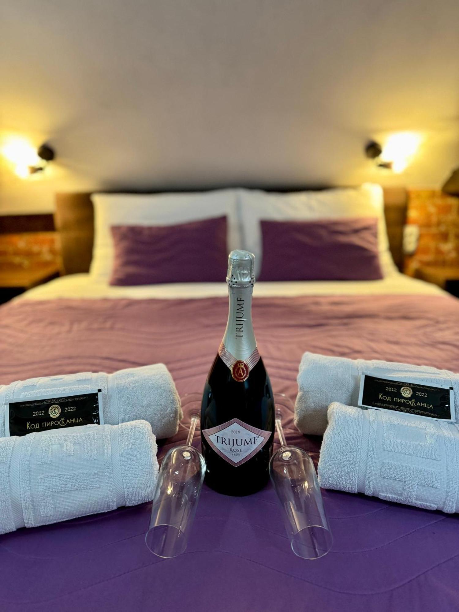 Pirocanac Rooms & Restaurant "Breakfast-Lunch-Dinner" Pirot Buitenkant foto