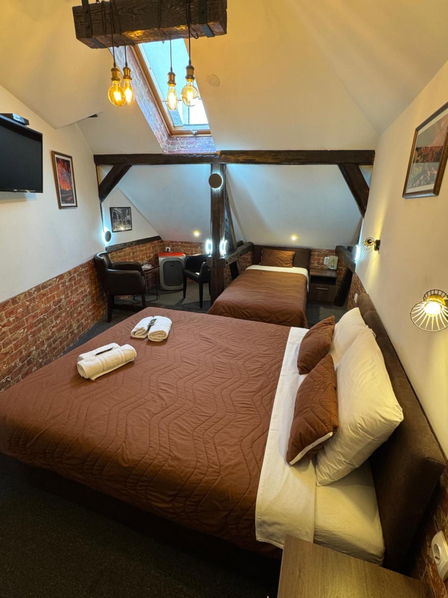 Pirocanac Rooms & Restaurant "Breakfast-Lunch-Dinner" Pirot Buitenkant foto