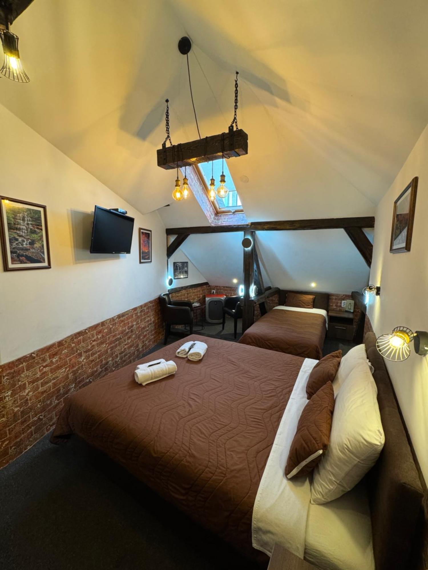 Pirocanac Rooms & Restaurant "Breakfast-Lunch-Dinner" Pirot Buitenkant foto